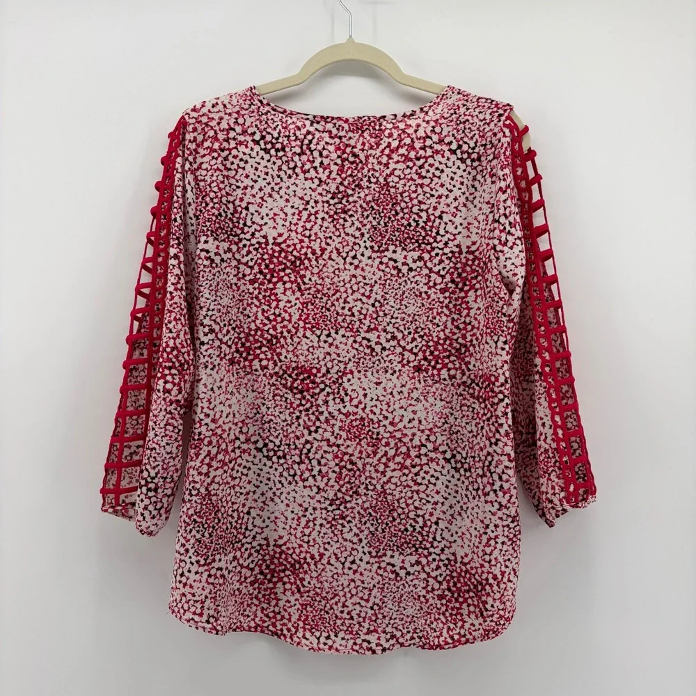 olivia & martin women's size medium pink white print cutout sleeve‎ blouse